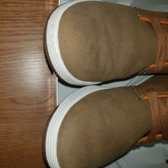SOLD - Boys Perry Ellis Sneakers - Picture 3 of 5